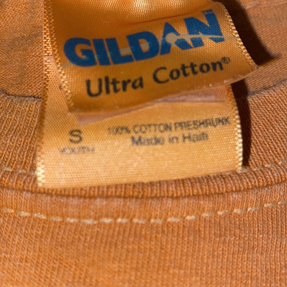 Gildan T Shirt came from KAUAI HAWAII MAUI🧦 - Picture 3 of 3